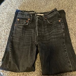 Levi’s straight leg black jeans!